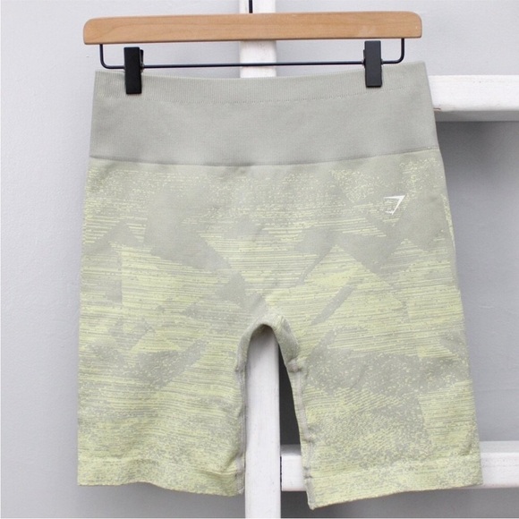 Gymshark Green Gray Athletic Adapt Ombre Seamless Shorts Size Large - Picture 1 of 4